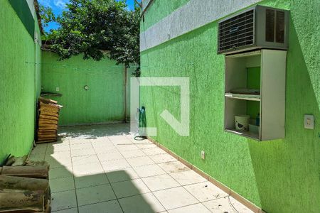 Casa de condomínio à venda com 96m², 3 quartos e 2 vagasQuintal