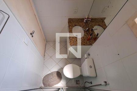 Casa de condomínio à venda com 96m², 3 quartos e 2 vagasBanheiro Social