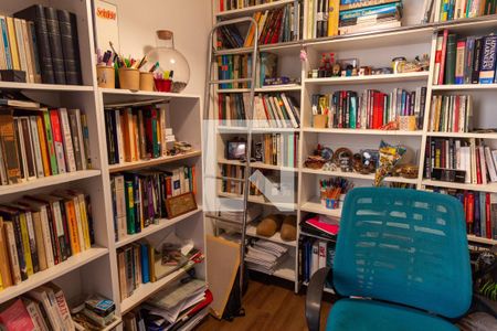 Apartamento à venda com 180m², 3 quartos e 2 vagas Apartamento à venda com 180m², 3 quartos e 2 vagasEscritório