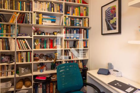 Apartamento à venda com 180m², 3 quartos e 2 vagas Apartamento à venda com 180m², 3 quartos e 2 vagasEscritório