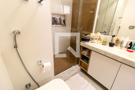Apartamento à venda com 180m², 3 quartos e 2 vagas Apartamento à venda com 180m², 3 quartos e 2 vagasBanheiro da Suíte