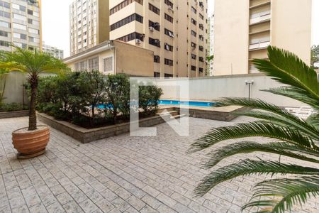 Apartamento à venda com 180m², 3 quartos e 2 vagas Apartamento à venda com 180m², 3 quartos e 2 vagasÁrea Comum - Piscina