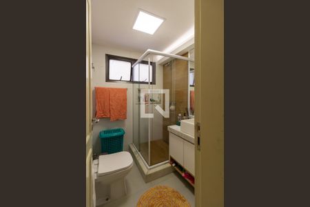 Apartamento à venda com 180m², 3 quartos e 2 vagas Apartamento à venda com 180m², 3 quartos e 2 vagasBanheiro do Corredor