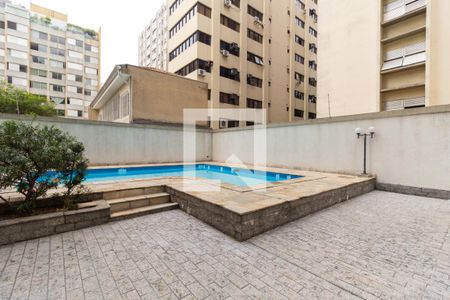 Apartamento à venda com 180m², 3 quartos e 2 vagas Apartamento à venda com 180m², 3 quartos e 2 vagasÁrea Comum - Piscina