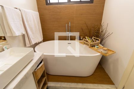 Apartamento à venda com 180m², 3 quartos e 2 vagas Apartamento à venda com 180m², 3 quartos e 2 vagasBanheiro da Suíte