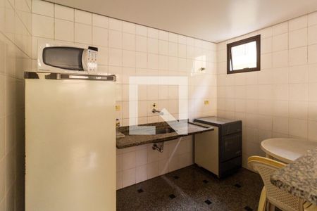 Apartamento à venda com 180m², 3 quartos e 2 vagas Apartamento à venda com 180m², 3 quartos e 2 vagasÁrea Comum - Salão de Festas