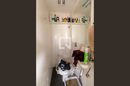 Apartamento à venda com 180m², 3 quartos e 2 vagas Apartamento à venda com 180m², 3 quartos e 2 vagasÁrea de Serviço - Banheiro