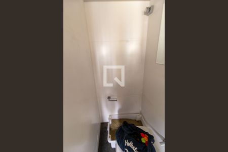 Apartamento à venda com 180m², 3 quartos e 2 vagas Apartamento à venda com 180m², 3 quartos e 2 vagasÁrea de Serviço - Banheiro