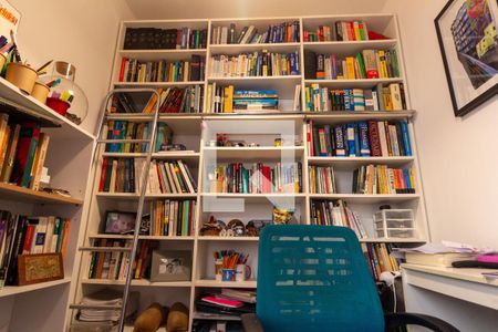 Apartamento à venda com 180m², 3 quartos e 2 vagas Apartamento à venda com 180m², 3 quartos e 2 vagasEscritório