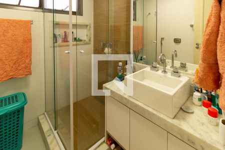 Apartamento à venda com 180m², 3 quartos e 2 vagas Apartamento à venda com 180m², 3 quartos e 2 vagasBanheiro do Corredor