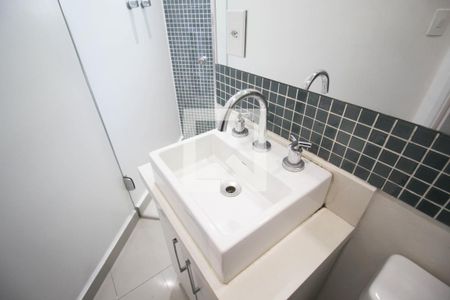 Apartamento à venda com 56m², 2 quartos e 1 vaga Apartamento à venda com 56m², 2 quartos e 1 vagaBanheiro