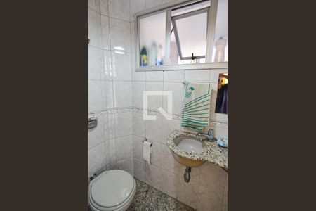 Apartamento à venda com 242m², 3 quartos e 2 vagas Apartamento à venda com 242m², 3 quartos e 2 vagasBanheiro social