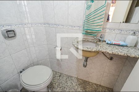 Apartamento à venda com 242m², 3 quartos e 2 vagas Apartamento à venda com 242m², 3 quartos e 2 vagasBanheiro social