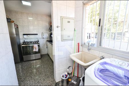 Apartamento à venda com 242m², 3 quartos e 2 vagas Apartamento à venda com 242m², 3 quartos e 2 vagasArea serviço