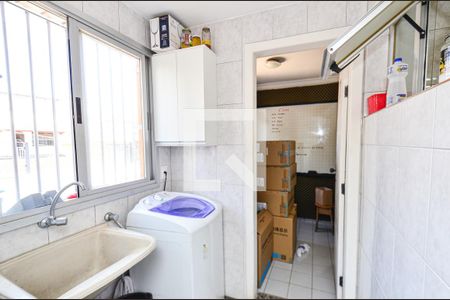 Apartamento à venda com 242m², 3 quartos e 2 vagas Apartamento à venda com 242m², 3 quartos e 2 vagasArea serviço