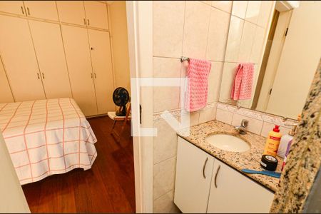 Apartamento à venda com 242m², 3 quartos e 2 vagas Apartamento à venda com 242m², 3 quartos e 2 vagasBanheiro suite