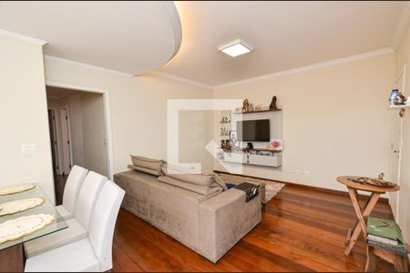 Apartamento à venda com 242m², 3 quartos e 2 vagas Apartamento à venda com 242m², 3 quartos e 2 vagasSala de estar