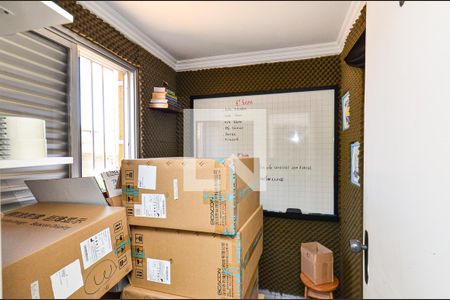 Apartamento à venda com 242m², 3 quartos e 2 vagas Apartamento à venda com 242m², 3 quartos e 2 vagasQuarto serviço