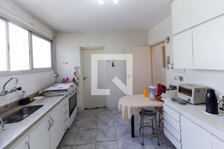 Apartamento à venda com 141m², 4 quartos e 2 vagasCozinha