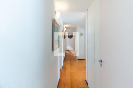 Apartamento à venda com 141m², 4 quartos e 2 vagasCorredor