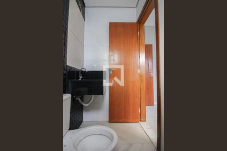 Casa à venda com 180m², 3 quartos e 3 vagasBanheiro da Suíte 2