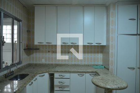 Casa à venda com 200m², 2 quartos e 3 vagasCozinha - Armários