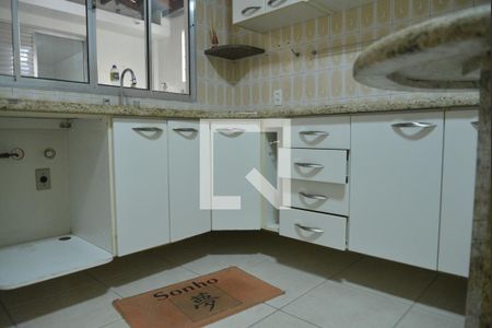 Casa à venda com 200m², 2 quartos e 3 vagasCozinha - Armários