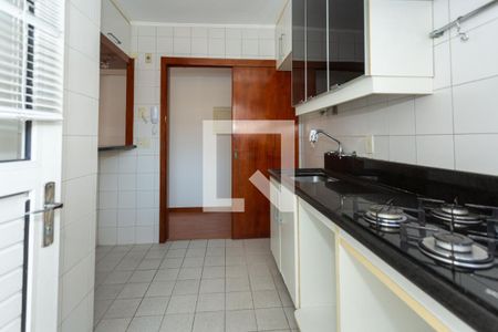 Cozinha de apartamento à venda com 2 quartos, 75m² em Passo da Areia, Porto Alegre