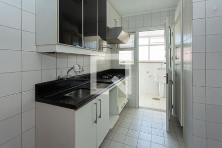 Cozinha de apartamento à venda com 2 quartos, 75m² em Passo da Areia, Porto Alegre