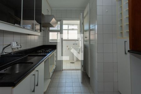 Cozinha de apartamento à venda com 2 quartos, 75m² em Passo da Areia, Porto Alegre