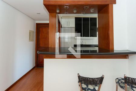 Cozinha de apartamento à venda com 2 quartos, 75m² em Passo da Areia, Porto Alegre