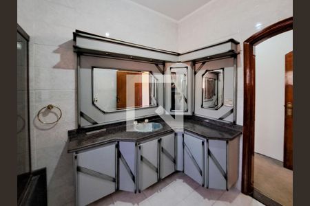 Casa à venda com 252m², 4 quartos e 6 vagasBanheiro da Suíte 1