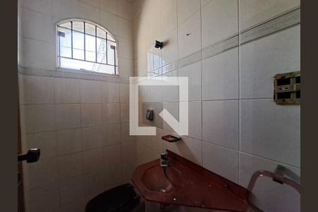 Casa à venda com 252m², 4 quartos e 6 vagasBanheiro da garagem