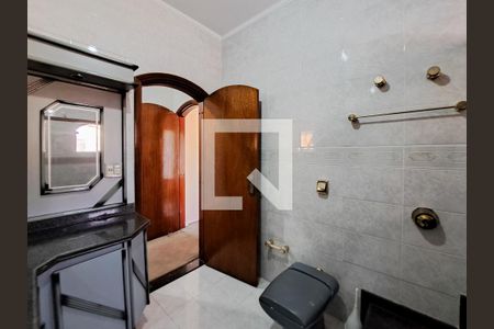 Casa à venda com 252m², 4 quartos e 6 vagasBanheiro da Suíte 1