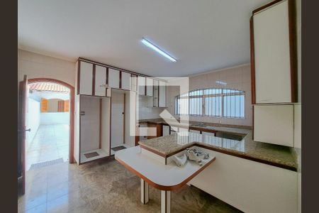 Casa à venda com 252m², 4 quartos e 6 vagasCozinha