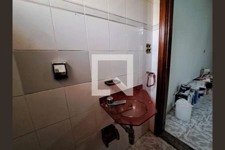 Casa à venda com 252m², 4 quartos e 6 vagasBanheiro da garagem