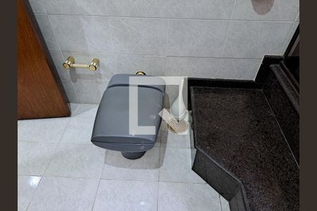 Casa à venda com 252m², 4 quartos e 6 vagasBanheiro da Suíte 1