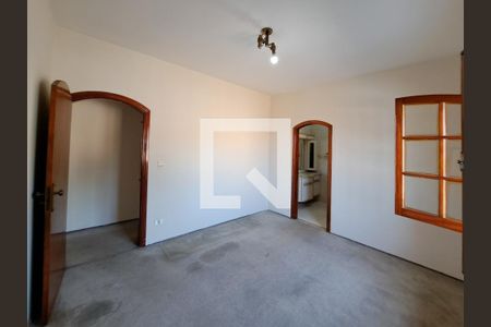 Casa à venda com 252m², 4 quartos e 6 vagasSuíte 2