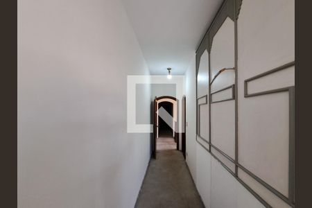 Casa à venda com 252m², 4 quartos e 6 vagasCorredor
