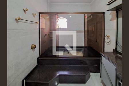 Casa à venda com 252m², 4 quartos e 6 vagasBanheiro da Suíte 1