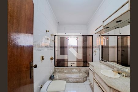 Casa à venda com 252m², 4 quartos e 6 vagasBanheiro da Suíte 3