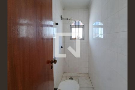 Casa à venda com 252m², 4 quartos e 6 vagasBanheiro de Serviço