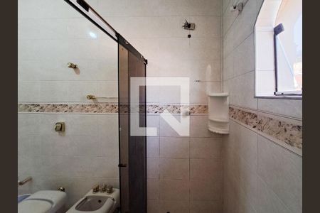 Casa à venda com 252m², 4 quartos e 6 vagasBanheiro da Suíte 2