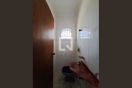 Casa à venda com 252m², 4 quartos e 6 vagasBanheiro da garagem