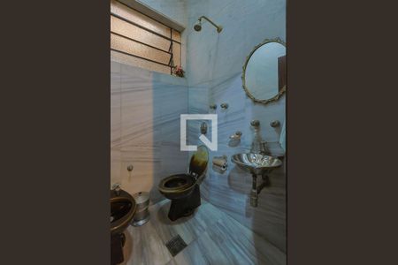 Casa à venda com 390m², 4 quartos e 2 vagas Casa à venda com 390m², 4 quartos e 2 vagasBanheiro