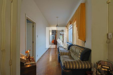 Casa à venda com 390m², 4 quartos e 2 vagas Casa à venda com 390m², 4 quartos e 2 vagasCorredor