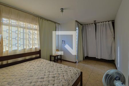 Casa à venda com 390m², 4 quartos e 2 vagas Casa à venda com 390m², 4 quartos e 2 vagasQuarto 1