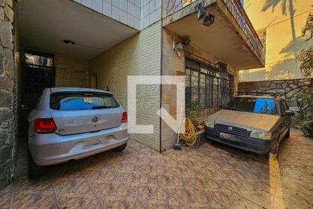 Casa à venda com 390m², 4 quartos e 2 vagas Casa à venda com 390m², 4 quartos e 2 vagasGaragem