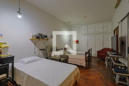 Casa à venda com 390m², 4 quartos e 2 vagas Casa à venda com 390m², 4 quartos e 2 vagasQuarto 2 - Suíte