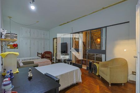 Casa à venda com 390m², 4 quartos e 2 vagas Casa à venda com 390m², 4 quartos e 2 vagasQuarto 2 - Suíte